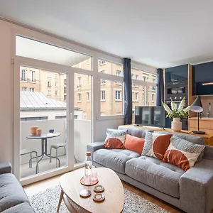 https://new-appt-style-le-corbusier-avec-balcon-8-pers.fr-paris.fr